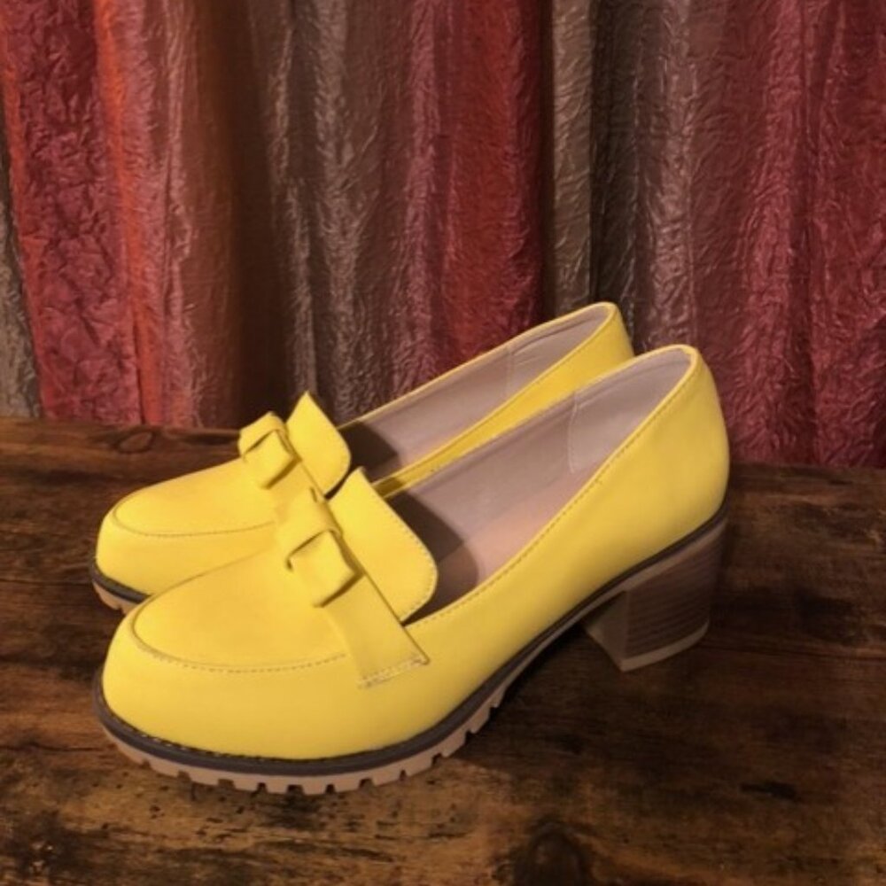 Women’s 7.5 new yellow loafers